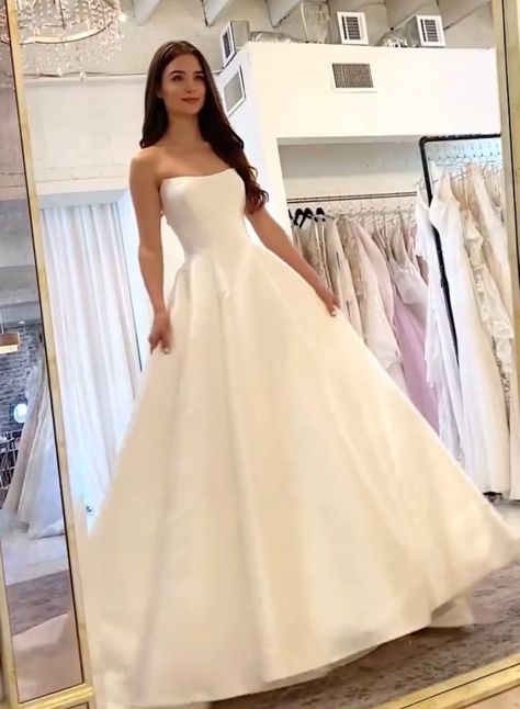 Satin Debutante Dress, Plain Aline Wedding Dress, Romantic Wedding Dress Ballgown, Debutante Gowns White, White Cotillion Dresses Debutante, White Deb Dresses, Satin Sweetheart Wedding Dress, Deb Ball Dresses White, Deb Dresses Debutante