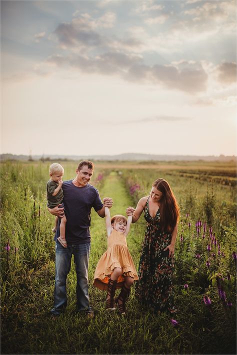 Summer Flower Field Family Session | Madison, WI Farm Field Family Pictures, Wildflower Field Family Photos, Flower Farm Photoshoot Family, Wild Flower Photoshoot Family, Flower Field Family Photos, Flower Field Family Photoshoot, Family Farm Photoshoot, Family Field Photoshoot, Farm Family Pictures