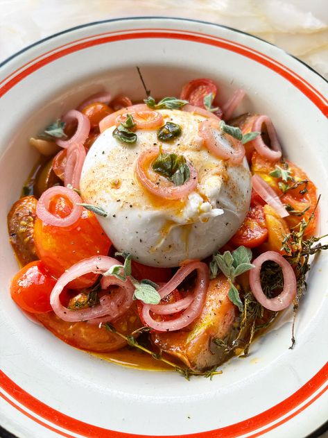 Warm tomato salad | Ottolenghi Recipes Salad Ottolenghi, Ottolenghi Chicken, Brunch Salad, Ottolenghi Recipes, Bakery Products, Desserts With Biscuits, Preserved Lemons, Yotam Ottolenghi, Party Food And Drinks