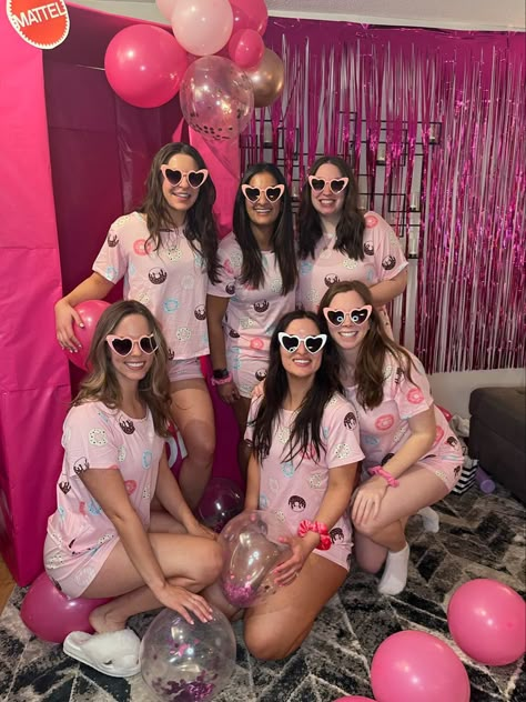 Matching Pjs Friends Birthday, Wine Bachelorette, Barbie Bachelorette, Wine Bachelorette Party, Pink Pjs, Vision Bored, Party Queen, Birthday Activities, Matching Pjs