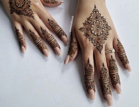 Hand Mehndi Design Simple, Mehndi Designs 2022, Tikki Mehndi, Modern Mehndi, Floral Henna Designs, Finger Henna Designs, Henna Tattoo Designs Hand, Henna Art Designs, Modern Henna Designs