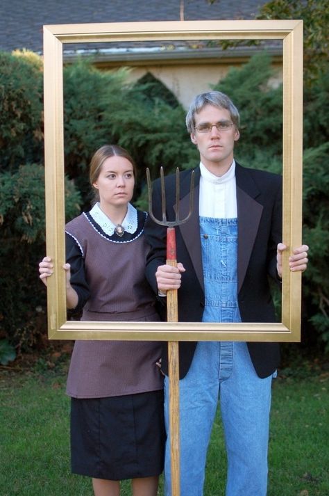 American Gothic | 30 Unconventional Two-Person Halloween Costumes Two Person Costumes, Diy Halloween Couples, Two Person Halloween Costumes, Meme Costume, Halloween Costumes Diy Couples, Diy Couples Costumes, Festa Harry Potter, Homemade Halloween Costumes, Hallowen Costume