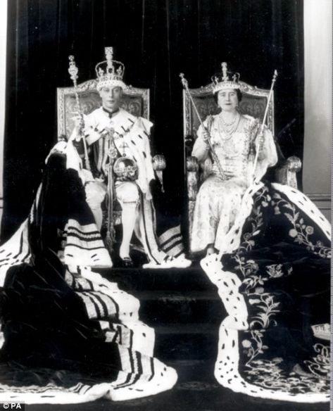 King George VI on his coronation day in 1937, with his consort Queen Elizabeth (QEII parents) Delhi Durbar, Coronation Robes, Queen Mum, King George Vi, King George V, English Royalty, British Royal Families, Elisabeth Ii, The Coronation