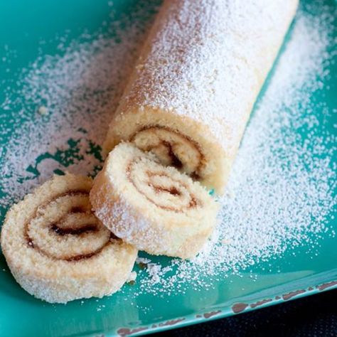 Raspberry Filled Jelly Roll Jelly Roll Recipe Easy, Easy Cakes To Bake, Jelly Roll Cakes, Jelly Roll Recipe, Jelly Rolls Recipe, Cakes To Bake, Rolled Cake, Easy Bake Cake, Ganache Glaze