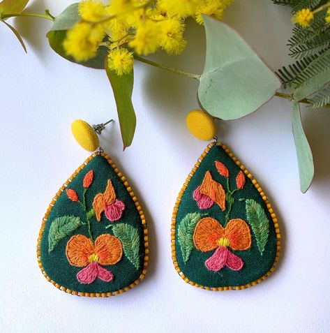 Felt Embroidery Earrings, Hand Embroidery Earrings, Embroidered Earrings Diy, Diy Embroidery Earrings, Embroidered Earrings, Embroidery Earrings, Textile Earrings, Hand Embroidered Jewelry, Diy Ribbon Flowers