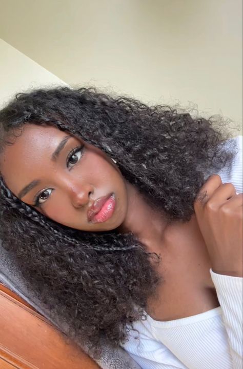 #curlyhair #somali Good Hair Colors For Dark Skin, Braids That Look Like Natural Hair, Pretty Black Hairstyles, Beauty Black Women, Somali Skin Care, Pretty Girl Aesthetic Black, Mixed Girl Straight Hair, Somalian Women, Dark Skin Curly Hair