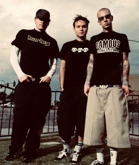 Pop Punk Outfits Men, Skate Punk Fashion, Blink 182 Outfit, 2000s Outfits Men, Blink 182 Concert Outfit, 2000s Punk Fashion, Pop Punk Outfits, Punk Outfits Men, Punk Fashion Men