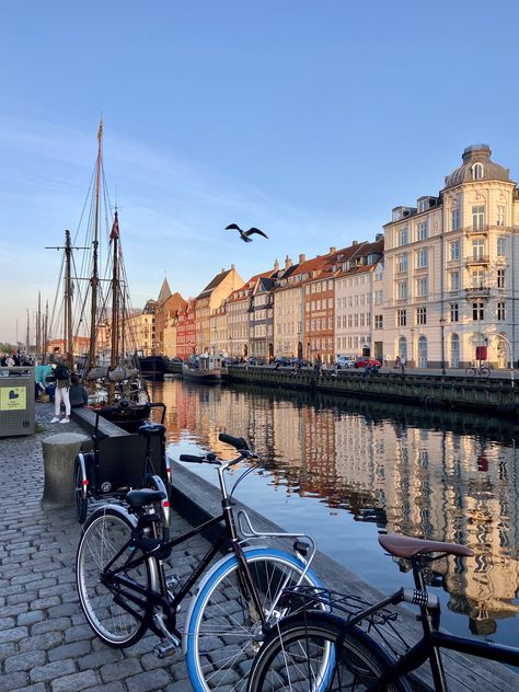 Spring In Copenhagen, Copenhagen Aesthetic Summer, Copenhagen Summer Aesthetic, Copenhagen Cycling, Danmark Aesthetic, Copenhagen Wallpaper, Copenhagen Denmark Aesthetic, Copenhagen Lifestyle, Copenhagen Nyhavn