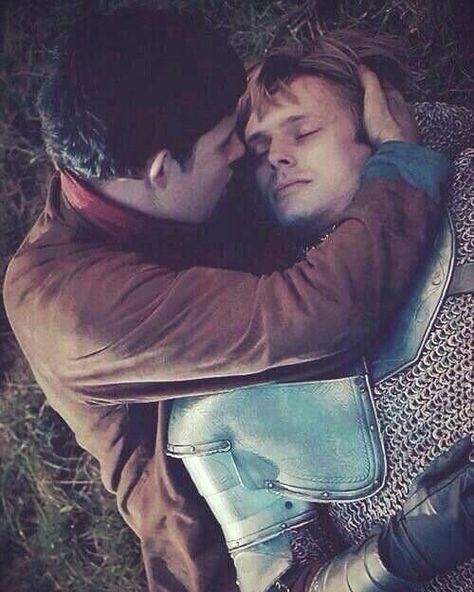 The scene where Arthur dies is so sad 😭❤️ - #merlin #fanpage #bbc #arthurpendragon #magic #merthur #bradleyjames #colinmorgan #sad Merlin Season 6, Collin Morgan, James Bradley, Merlin Magic, Merlin Quotes, Merlin 2, Merlin Show, Merlin Colin Morgan, Merlin Series