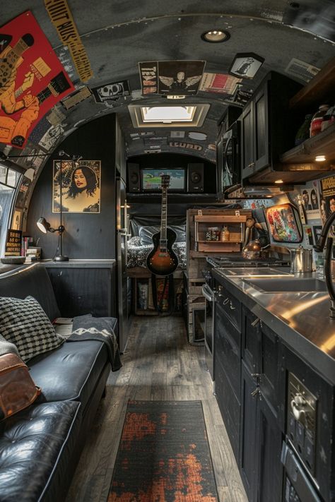 Vintage Camper Exterior Paint Ideas, Moody Camper, Schoolie Conversion, Trailer Aesthetic, Bus Interior, Airstream Interior, Bus Living, Rv Homes, Chill Room