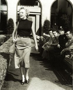 Marilyn Monroe Everyday - Page 2 of 184 60s Fashion Vintage, Marilyn Monroe Photos, Hollywood Icons, Norma Jean, Norma Jeane, Cute Summer Dresses, Famous Women, 60s Fashion, Basic Outfits