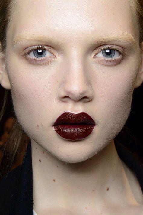 Dark Lipstick Wine Red Lips Merlot Hair Color, Editorial Make-up, Bleached Eyebrows, High Fashion Makeup, Runway Beauty, Dark Lipstick, Runway Makeup, Trendy Makeup, Dark Lips