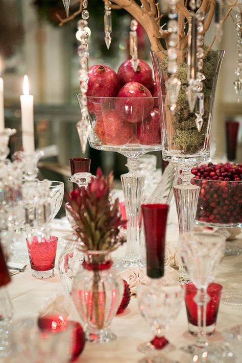 Holiday Table setting - Christmas in New York - Van Vliet & Trap - Baccarat Holiday - Crystal glassware - Festive tabletop | Photograph by Olga Mironova #christmasinnewyork #holidaytablesetting #festivetable #vanvlietandtrap Glass Dining Table Christmas Decor, Crystal Glassware Table Setting, Holiday Table Settings Christmas, Baccarat Table Setting, Baccarat Crystal Glasses, Glass Top Dining Table, Ruby Red Glassware, Christmas Dinner Table, Holiday Table Settings