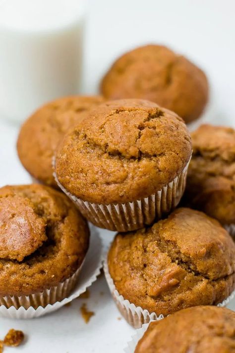 The Best Pumpkin Muffins. Tender, moist and super flavorful. #recipe #dessert Buttermilk Bran Muffins, Easy Pumpkin Muffins, Best Pumpkin Muffins, Pumpkin Muffins Easy, Pumpkin Muffin Recipes, Pumpkin Chocolate Chip Muffins, Streusel Muffins, Spice Muffins, Pumpkin Spice Muffins