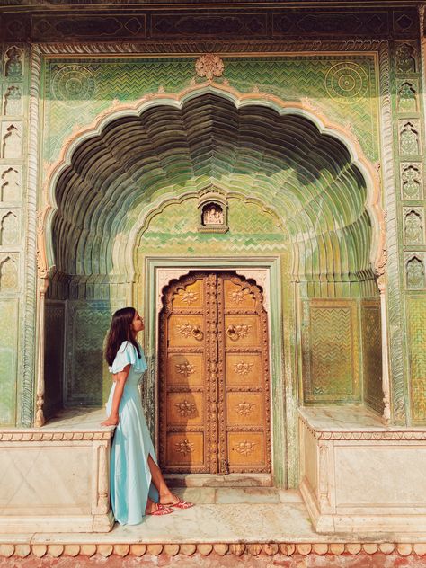 Ancient Persian Architecture, City Palace Jaipur, Jaipur Travel, Gate City, Amer Fort, India Travel Places, Dream Dates, Travel Photoshoot, Travel Pose