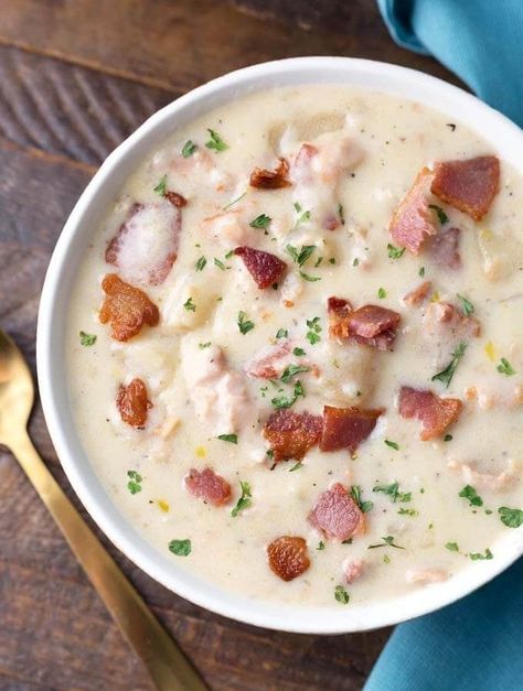 Slow Cooker Clam Chowder tastes amazing! The flavor is rich, and has just the right amount of clam flavor. With potatoes, bacon, and other yummy ingredients, this crock pot clam chowder recipe is very popular! simplyhappyfoodie.com Clam Chowder Recipe Crock Pot, Crock Pot Clam Chowder, Slow Cooker Clam Chowder, Clam Chowder Recipe, Chowder Recipe, Clam Chowder, Fish And Seafood, Cheeseburger Chowder, Quick Meals