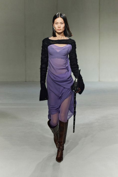 CPlus Series Shanghai Fall 2024 https://www.vogue.com/fashion-shows/shanghai-fall-2024/cplus-series/slideshow/collection#4 Purple Fashion Outfit, Shanghai Fashion Week, Shanghai Fashion, Slinky Dress, Fall 24, Fall Winter 2024, Next Clothes, Yellow Fashion, Purple Fashion