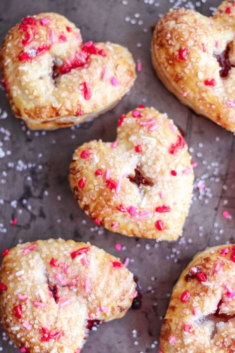 Valentines Pie, Raspberry Hand Pies, Heart Pie, Fresh Fruit Desserts, Nutella Mug Cake, Valentine Cookies Decorated, Brownie Trifle, Cookie In A Mug, Sourdough Bread Recipes