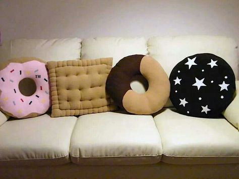 Sweet sofa... Kawaii Pillow, Donut Pillow, Food Pillows, Diy Pillow Covers, Bantal Sofa, Room Deco, Aesthetic Things, Cute Pillows, Diy Pillows