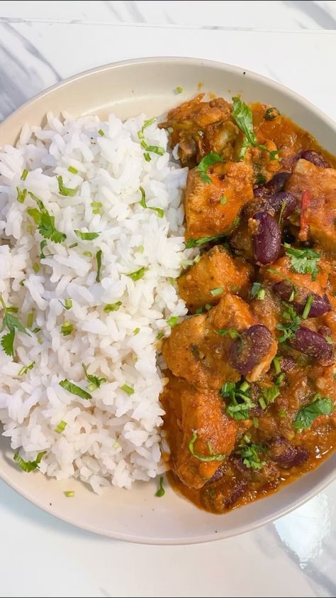 sudcooks on Instagram: STEWED CHICKEN WITH RED KIDNEY BEANS Caribbean stewed chicken with red kidney beans over rice, absolutely delicious and really easy to… Beans Over Rice, Curry Lamb, Kidney Bean Curry, Stewed Chicken, Jamaican Curry, Red Kidney Beans, Beans Curry, Kidney Bean, Red Kidney Bean