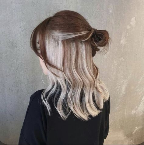 Skunk Hair, Hair Color Underneath, Peekaboo Hair, Hair Color Streaks, Hair Streaks, Tone Hair, Dye My Hair, Hair Dye Colors, Hair Inspiration Color