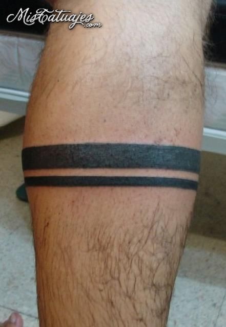 Qué significan varias franjas/bandas negras en el antebrazo? - ZonaTattoos Straight Line Tattoo, Stripe Tattoo, Arm Band Tattoo, Maori Tattoo, Band Tattoo, Line Tattoos, Skin Art, Tattoo Idea, Armband Tattoo