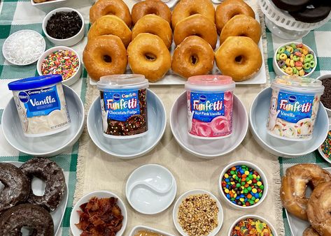 Donut Craft, Donut Theme Party, Donut Decorating Ideas, Doughnut Party, Donut Themed Birthday Party, Grown Up Parties, Diy Donuts, Birthday Donuts, Donut Decorations