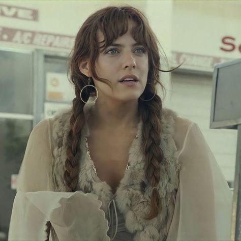 70s Boho Hairstyles, Daisy Jones Hair, Riley Keough, Daisy Jones, 70s Boho, Boho Hairstyles, Pretty Hair, Aesthetic Hair, Hairstyles With Bangs