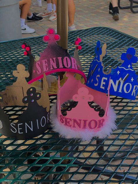 Diy Senior Crown, Small Senior Gift Ideas, Senior Year Party Ideas, Graduation Party Ideas Activities, Senior Year Diy Crafts, Asb Activities High School, Junior J Decoration Ideas Highschool, Pink Senior Crowns High School, Senior School Activities