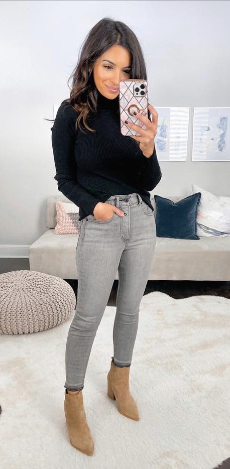 Gray Jeans Outfit Fall Casual, Grey Jean Work Outfit, Gray Jeggings Outfit Work, Work Outfits With Gray Pants, Grey Jeans Fall Outfit, Light Gray Jeans Outfit Fall, Dri Fit Shirt Women Outfit, Grey Jean Outfit Women, Outfits For A Play