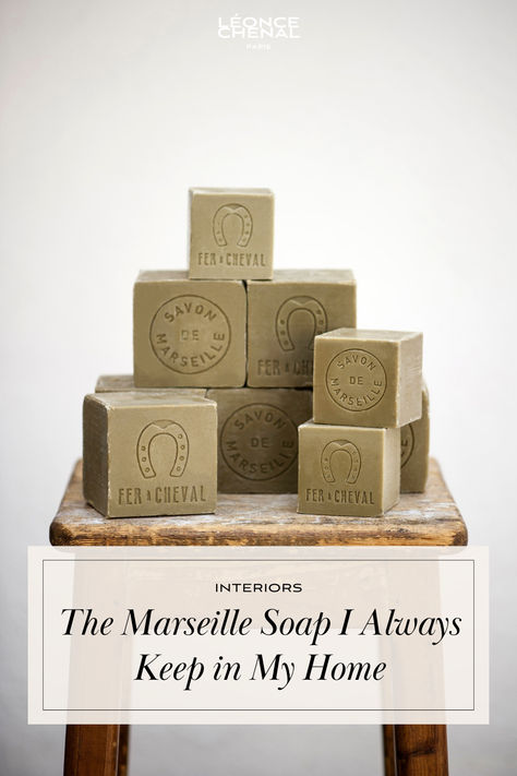 Discover why I always keep Marseille soap at home—its uses, benefits, and my top picks for eco-friendly, versatile cleaning. Photo: Fer à Cheval. Parisian Chic Decor, Parisian Bathroom, French Rustic Decor, Parisian Living Room, Dining Room French, French Kitchen Decor, French Soap, French Interior Design, Marseille Soap