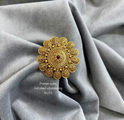 Big Gold Rings For Women Indian, Gold Engagement Rings Indian, Black Kurti, Wedding Flower Jewelry, Couple Ring Design, Antique Gold Rings, Ganesha Pendant, Unique Gold Jewelry Designs, Temple Jewelry Necklace