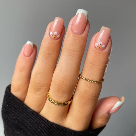 50 Trendy Nail Art to Inspire You Nail Colors For Fall, Cute Fall Nail Designs, Coral Nails With Design, Elegant Touch Nails, Hello Nails, Romantic Nails, Cute Nails For Fall, Simple Gel Nails, White Tip