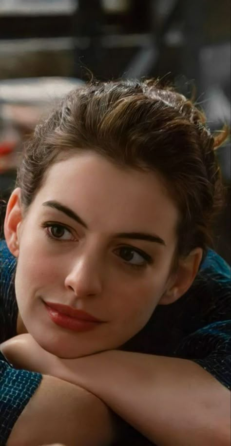 Anne Hathaway Style, Ann Hathaway, Chestnut Hair, Photo Editing Tutorial, Female Actresses, Beautiful Long Hair, Anne Hathaway, Photography Women, Hottest Celebrities