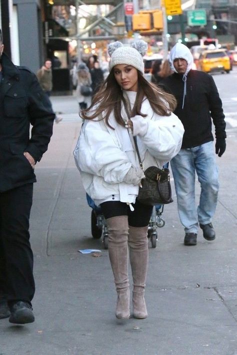 Ariana Paparazzi, Ariana Grande Paparazzi, Stuart Weitzman Highland, Chicago Outfit, Ariana Grande Outfits, Stuart Weitzman Boots, Ariana Grande Style, Girl Fashion Style, Ariana Grande Photoshoot