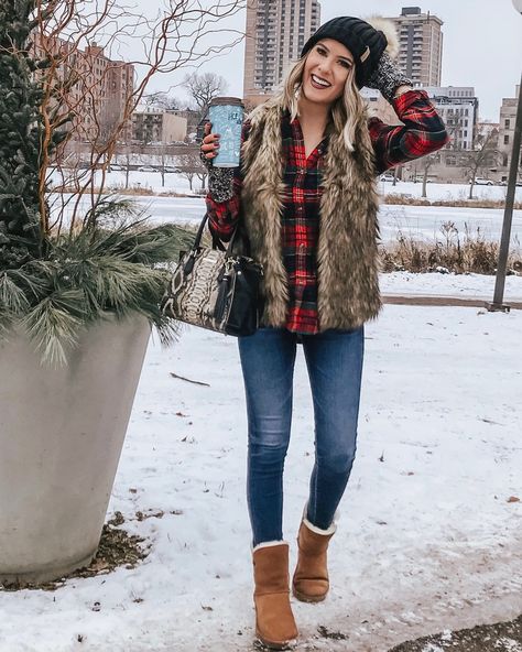 Faux Fur Vests Outfits, Fur Vest Outfits, Faux Fur Outfit, Vest Outfits For Women, Pinterest Outfits, Vest Outfits, Casual Winter Outfits, Fur Vest, Winter Fashion Outfits