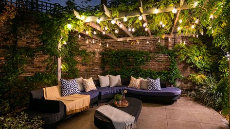 Outdoor lighting ideas: 52 ways to create a cozy glow in your garden after dark | Gardeningetc Outdoor Garden Lighting, Backyard Lighting, Better Homes And Garden, Casa Exterior, Outdoor Patio Lights, Backyard Inspo, Plant Lighting, Festoon Lighting, Patio Spaces