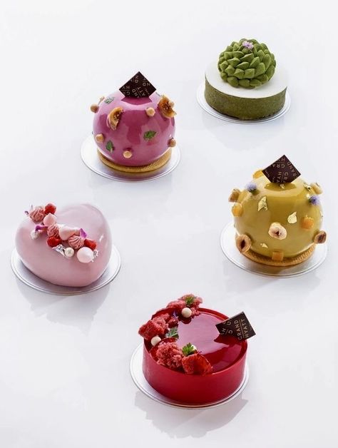 Chinese New Year Desserts, Patisserie Design, Patisserie Fine, Fine Dining Desserts, Cake Cafe, Dessert Plating, Creative Desserts, Bakery Desserts, Pastry Desserts