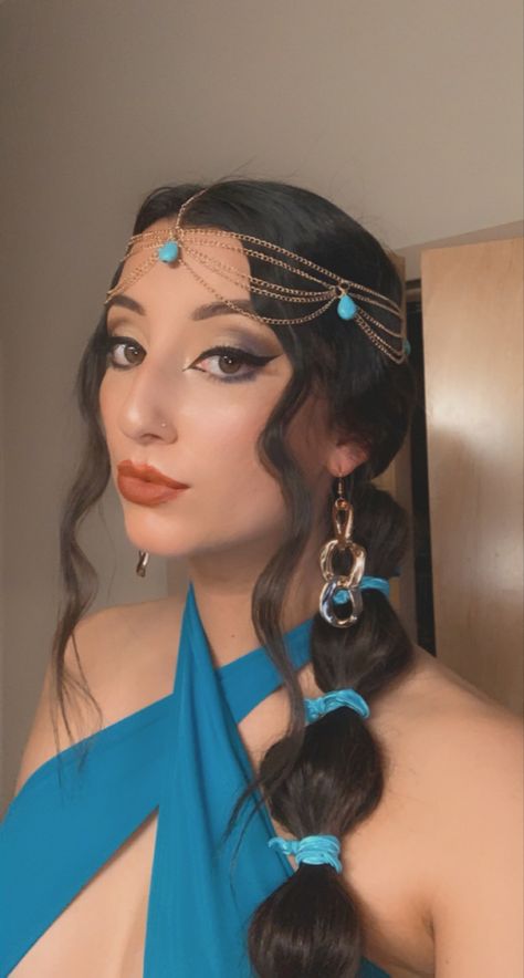 Princess Jasmine Inspired Makeup, Princess Jasmine Inspired Prom Dress, Jasmine Costume Makeup, Princess Yasmin Costume, Jasmine And Alladin Costume Halloween, Jasmine Hairstyle Princess, Long Hair Costumes Halloween, Genie Hairstyle, Diy Jasmine Costume Women