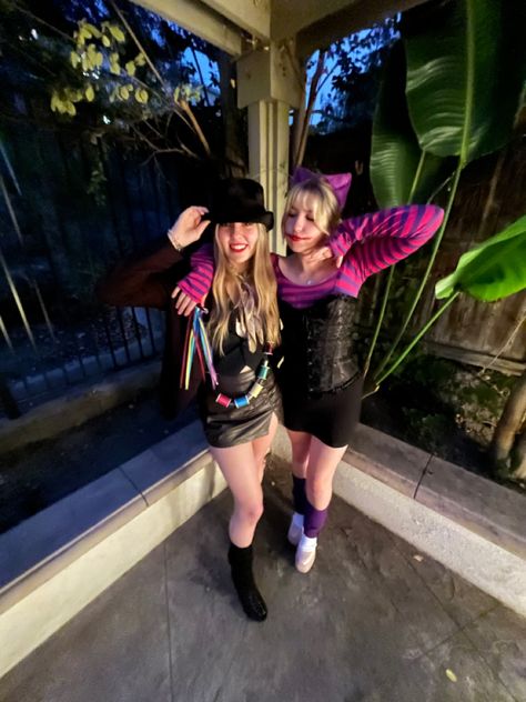 Mad Hatter And Cheshire Cat Costumes, Alice And Cheshire Cat Costume, Cheshire Cat Outfit Ideas, Chesire Cat Costumes, Boygenius Halloween, Mad Hatter And Cheshire Cat, Wonderland Group Costume, Chesire Cat Costume, Halloween Duo Ideas