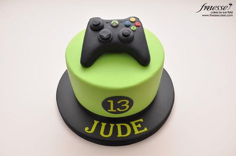 XBox Controller Cake - Cake by Sue Field Halo Cake, Xbox Birthday Party, Controller Cake, Playstation Cake, Xbox Party, Xbox Cake, Video Game Cakes, Teen Cakes, 13 Birthday Cake