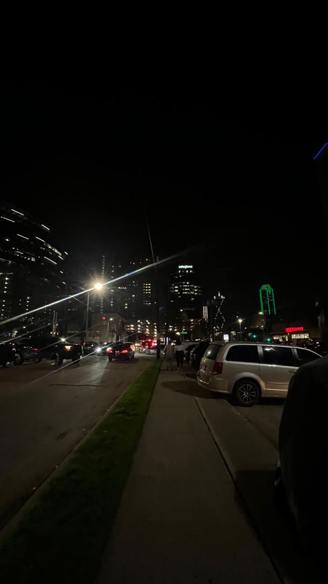 Downtown Dallas At Night, Pictures Of Outside, Dallas At Night, Dallas Downtown, Y2k Pfp, Pretty Views, Dump Ideas, Aesthetic Room Ideas, Late Night Drives