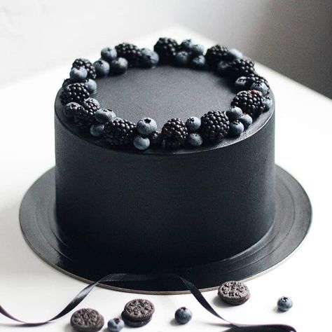 Black Cake, Cake Inspo, Black Food, Wilton Cakes, Cake Boss, 2024 Wedding, Halloween Cakes, Box Ideas, Sweet Desserts