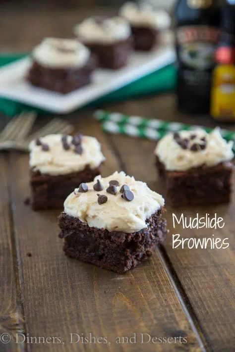 Peanut Butter Crunch Brownies Flavored Brownies, Baileys Irish Cream Frosting, Irish Cream Frosting, Boozy Desserts, Brownie Toppings, Delicious Brownies, Delectable Desserts, Weekly Meal Plan, Food Sweet