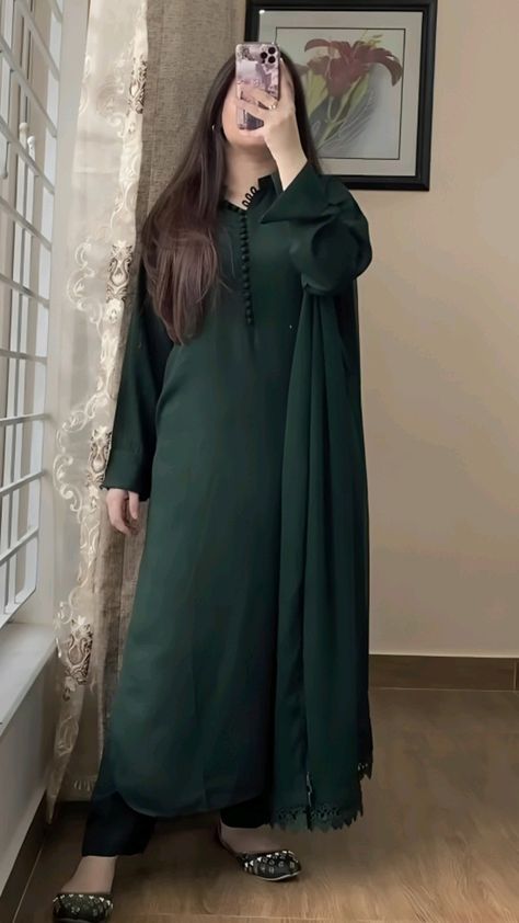 Long Georgette Kurtis, Winter Fancy Outfits Dresses, Long Kameez Design, Plane Clothes, Dress Design Pakistani, Pakistani Kurti, Simple Dress Casual, Long Frock Designs, Modest Casual Outfits