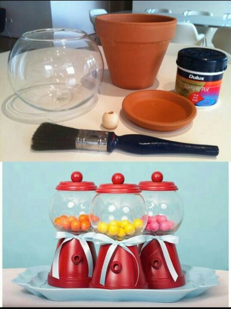 Diy Gumball Machine, Gum Machine, Bubble Gum Machine, Good Birthday Presents, Clay Pot Crafts, Diy Presents, Gumball Machine, Candy Jars, Clay Pots