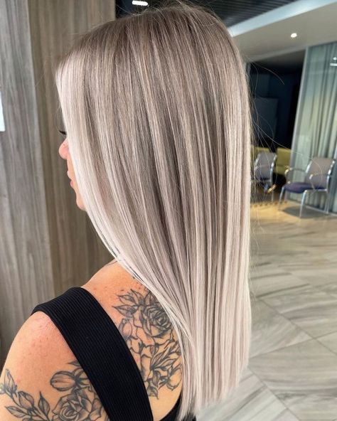 Brown Hair To Platinum Blonde, Platinum Hair With Shadow Root, Dark Roots Blonde Hair Balayage Platinum, Brown Hair With Heavy Blonde Highlights, Full Foil Highlights Blonde, Heavy Blonde Highlights On Brown Hair, Best Blonde Highlights, Blond Cenușiu, Blonde Highlights Ideas