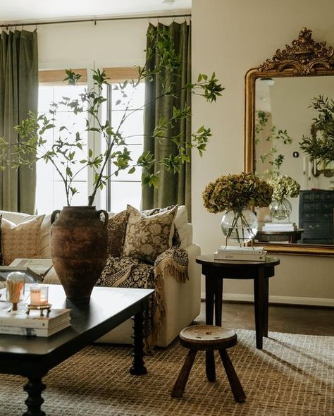 Long Formal Living Room Layout, Tradition Home Decor, Asian Style Living Room Decor, Branches In Vase Home Decor, Traditional Interior Design Living Room, Rustic Vintage Living Room, Realistic Living Room, Timeless Interior Design Style, Earthy Modern Living Room