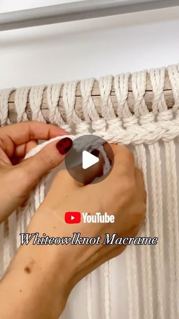 Modern Macrame Patterns, Diy Macrame Wall Hanging Tutorials, Macrame Wall Hanging Tutorial, Macrame Wall Hanging Patterns, Macrame Patterns Tutorials, Strung Beads, Modern Macrame, Macrame Tutorial, Macrame Knots