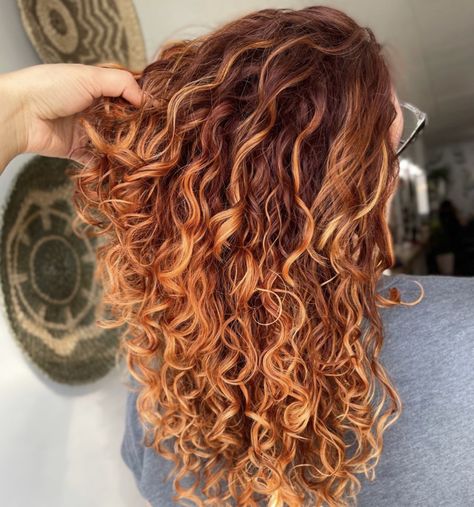 Curly Hair With Blonde And Red Highlights, Red Curly Hair Blonde Highlights, Auburn Highlights In Red Hair, Pumpkin Spice Curly Hair, Red Balayage Hair Curly Natural, Natural Curly Copper Hair, Curly Amber Hair, Copper Red Highlights Curly Hair, Red Curly Hair Balayage